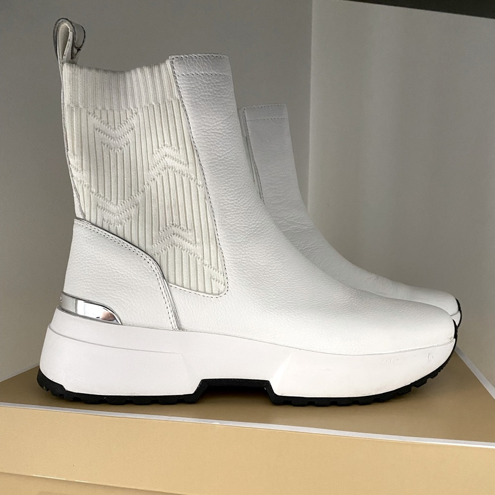 Cosmo Bootie Leather By Michael Kors!